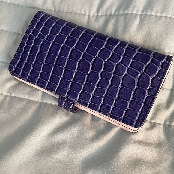 Crocodile Pattern Checkbook Wallet Case - Picture 2 of 5